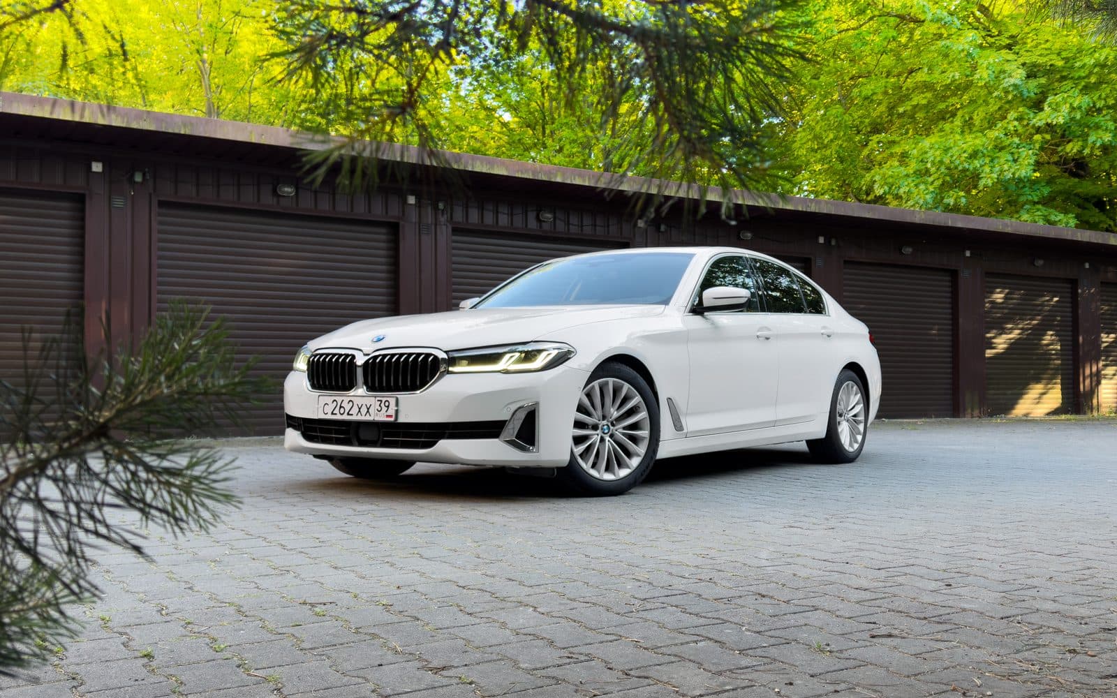 BMW 520D 2022 — фото 1 в аренду в Калининграде — LiteRent