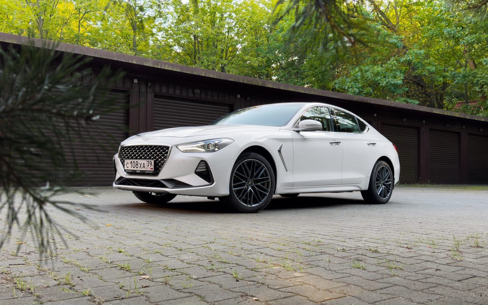 Genesis G70 — фото 1 в аренду в Калининграде — LiteRent