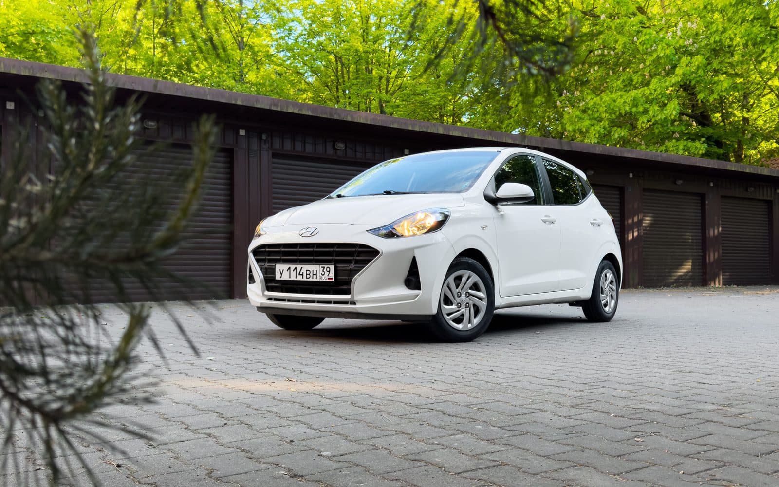 Hyundai i10 2023 — фото 1 в аренду в Калининграде — LiteRent