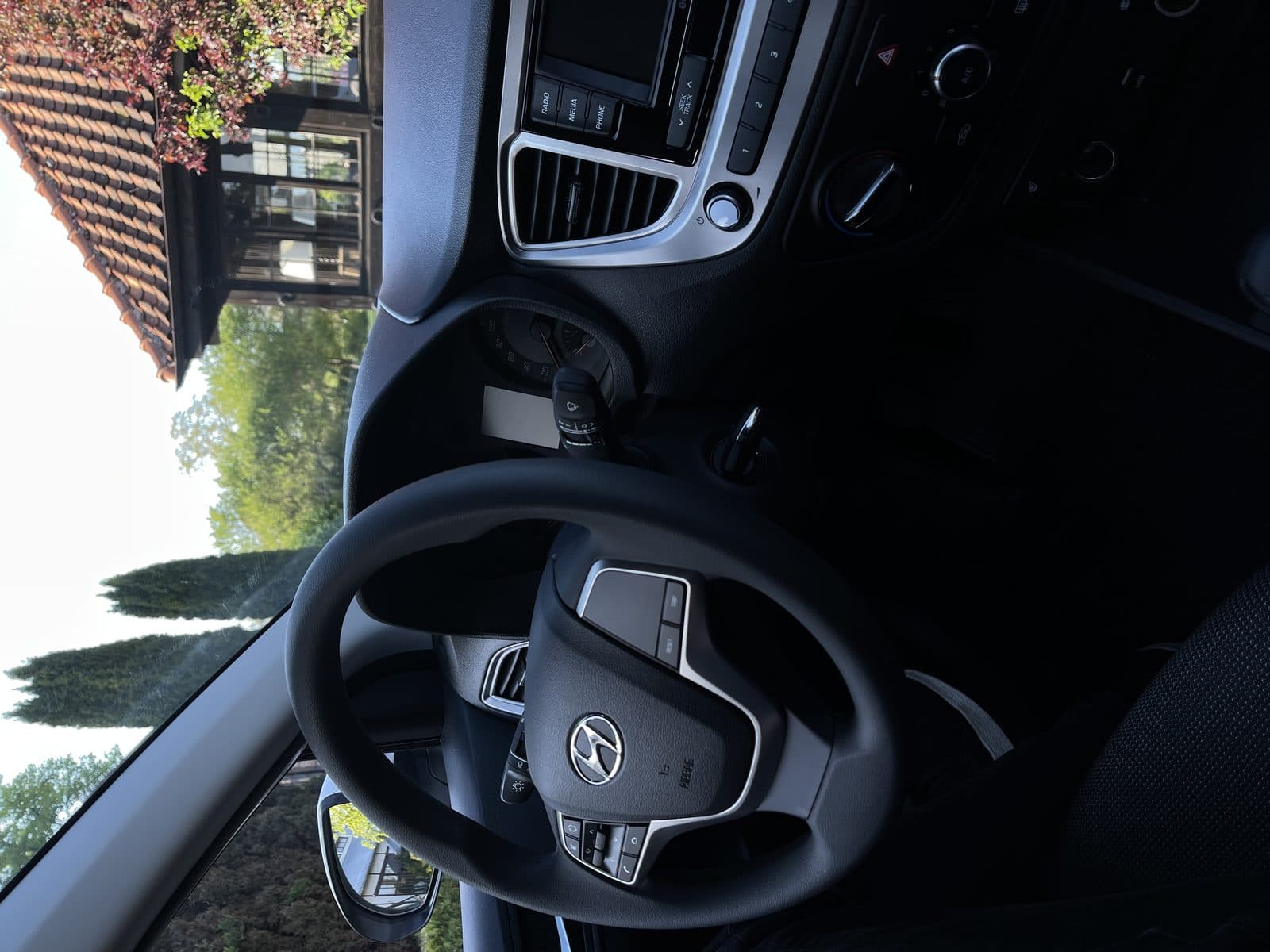 Hyundai Solaris — фото 3 в аренду в Калининграде — LiteRent