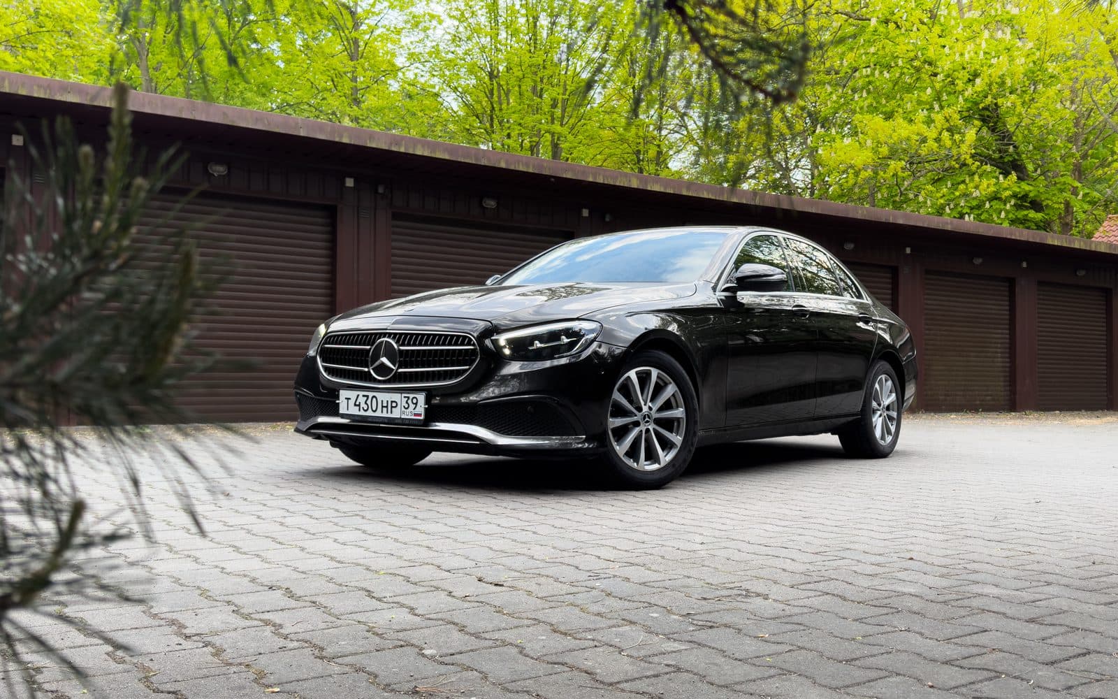 Mercedes-Benz E220 — фото 1 в аренду в Калининграде — LiteRent