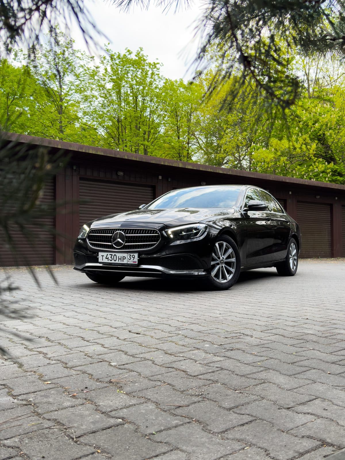 Mercedes-Benz E220 — фото 2 в аренду в Калининграде — LiteRent