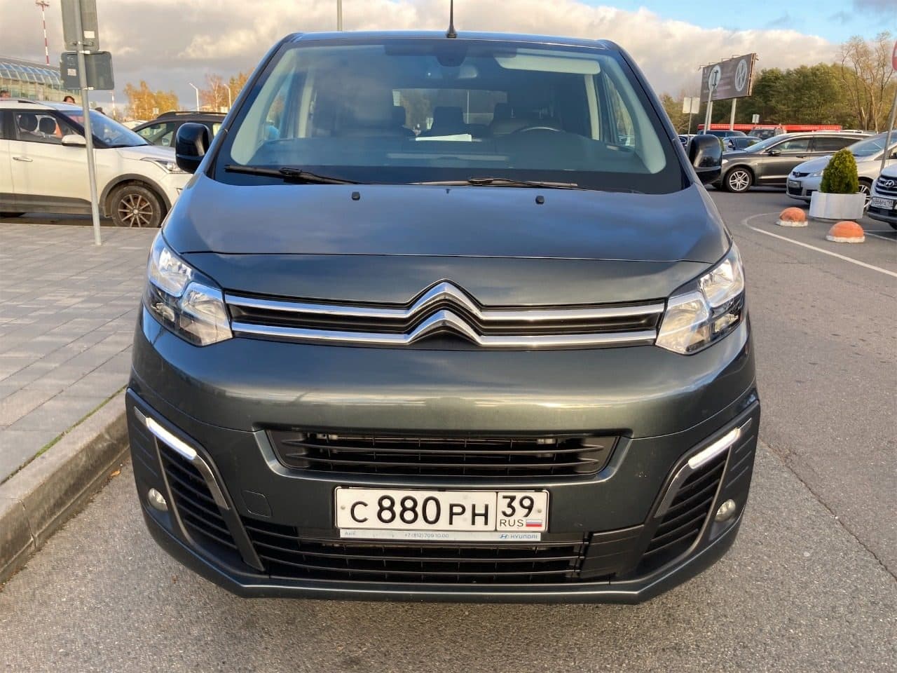 Peugeot Traveller 2021 — фото 1 в аренду в Калининграде — LiteRent
