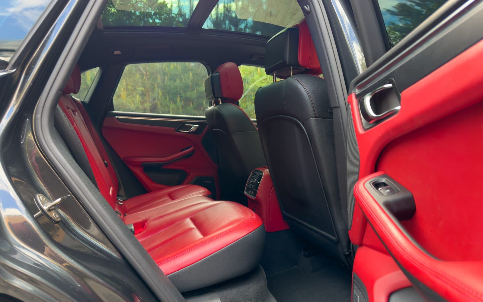 Porsche Macan — фото 2 в аренду в Калининграде — LiteRent
