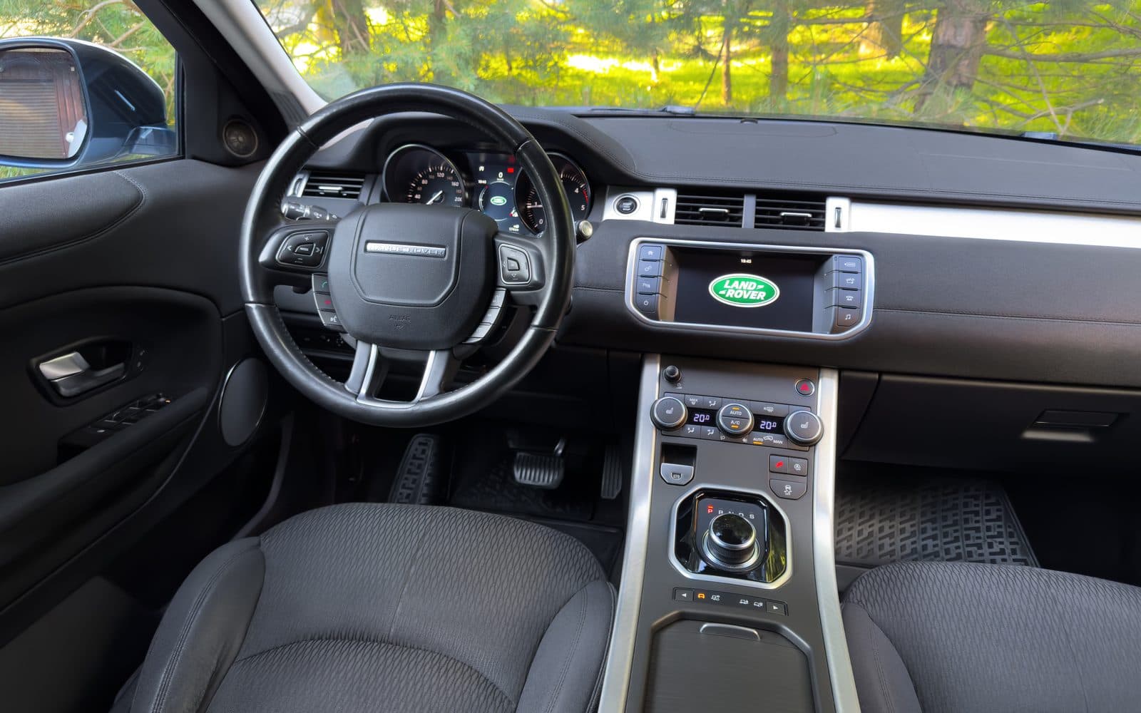 Range Rover Evoque — фото 5 в аренду в Калининграде — LiteRent
